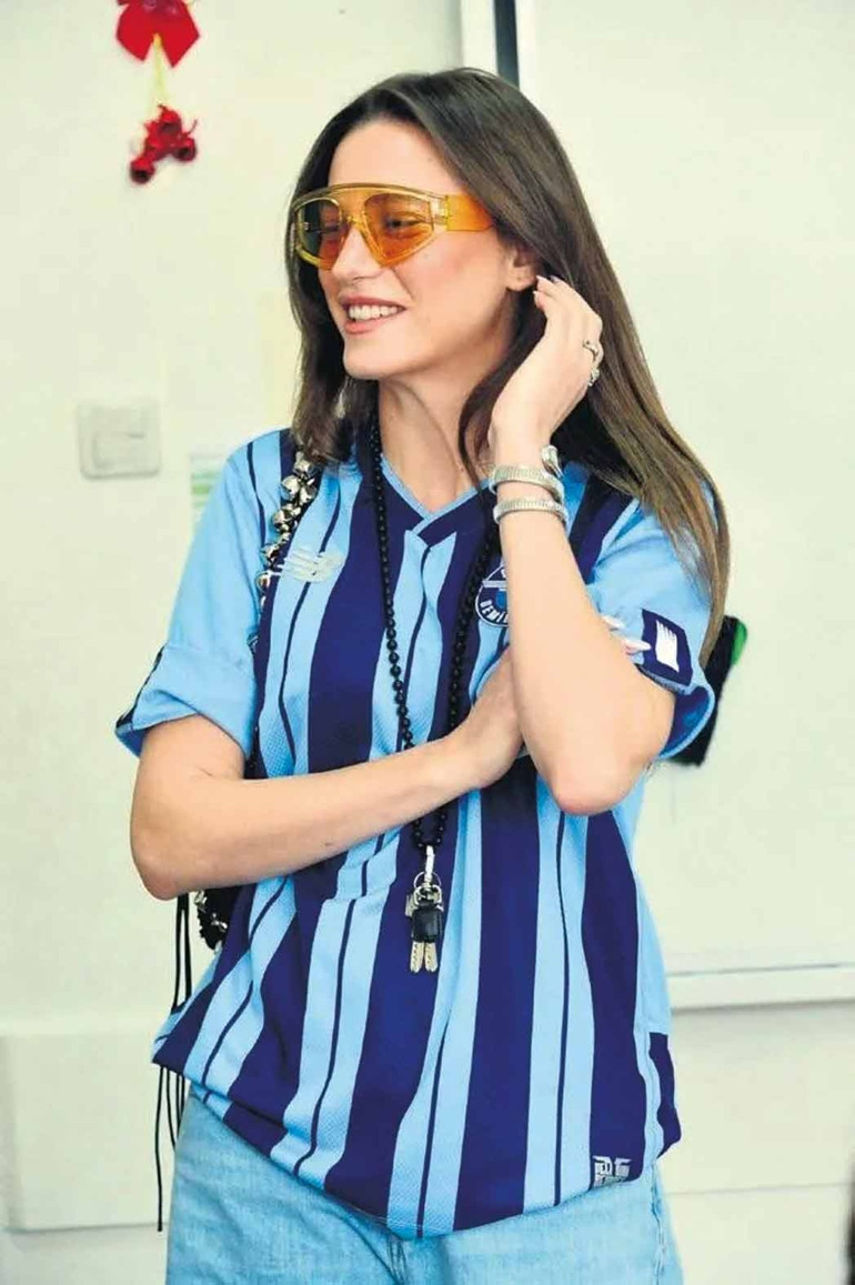 Tenis elbisesiyle davete de gidilir