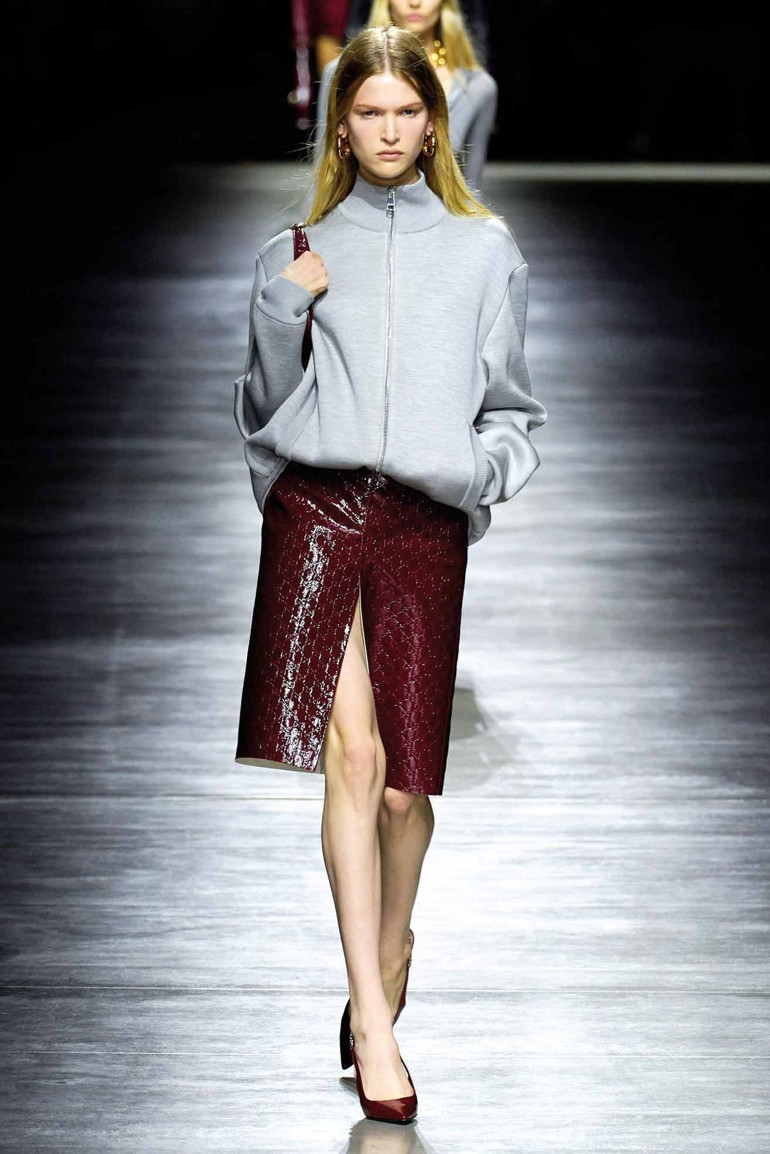 Tenis elbisesiyle davete de gidilir