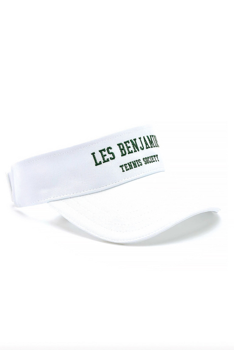 Tenis elbisesiyle davete de gidilir