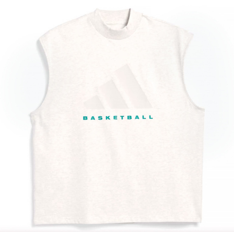 Tenis elbisesiyle davete de gidilir