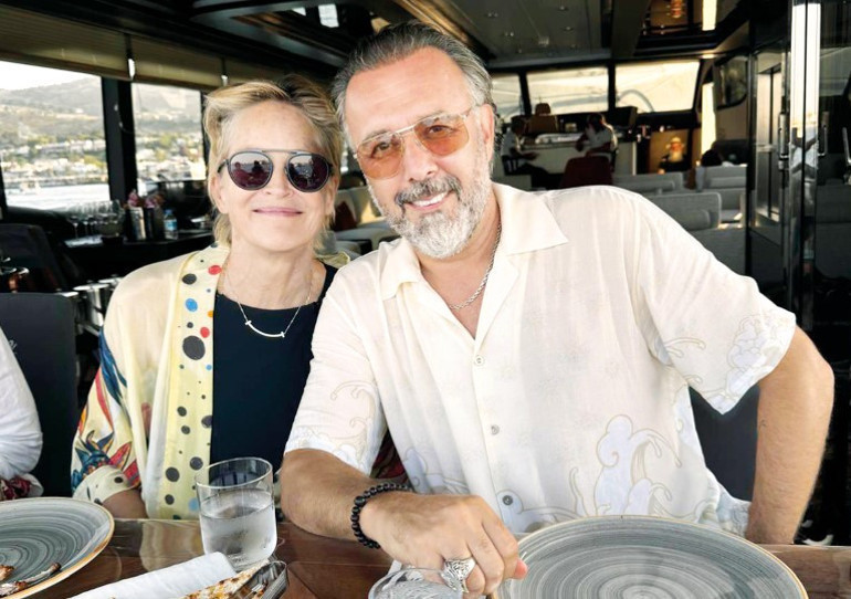 Sharon Stone lüks yatla Bodrum turunda