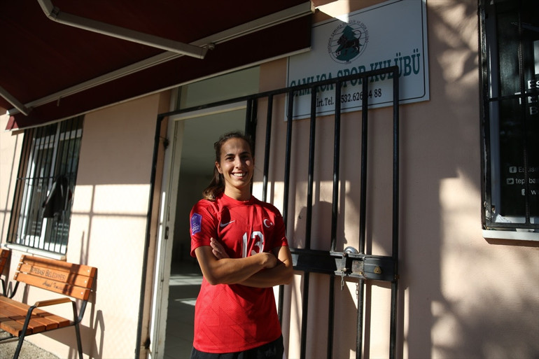 Huelvaya transfer olan milli futbolcu Birgül Sadıkoğlu, İspanyanın gol kraliçesi olmak istiyo