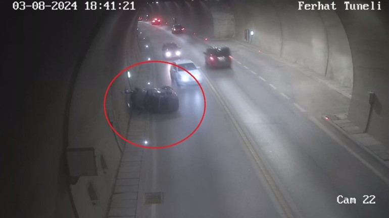 Tünele giren elektrikli mini araç kontrolden çıkıp devrildi