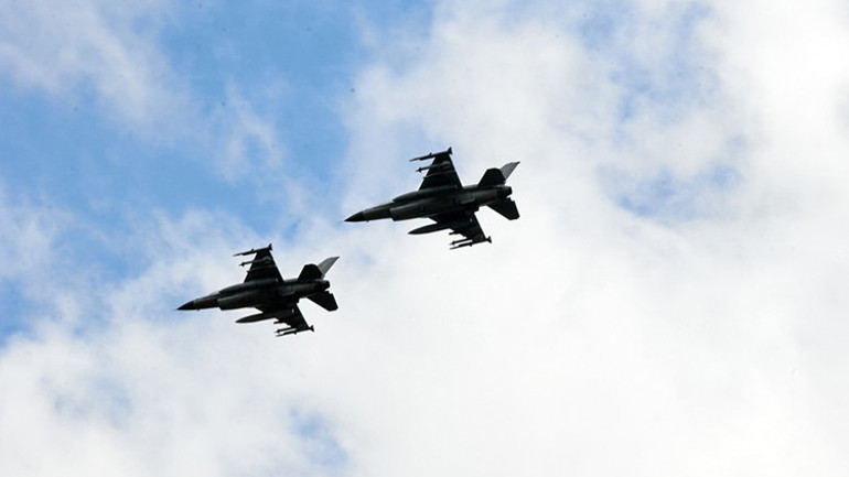 Zelenskiy duyurdu: F-16lar Ukraynada