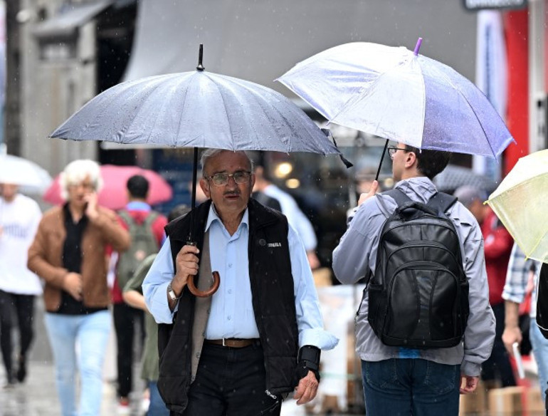 Meteorolojiden il il hava durumu raporu Prof. Dr. Orhan Şenden İstanbul için gök gürültülü yağış uyarısı