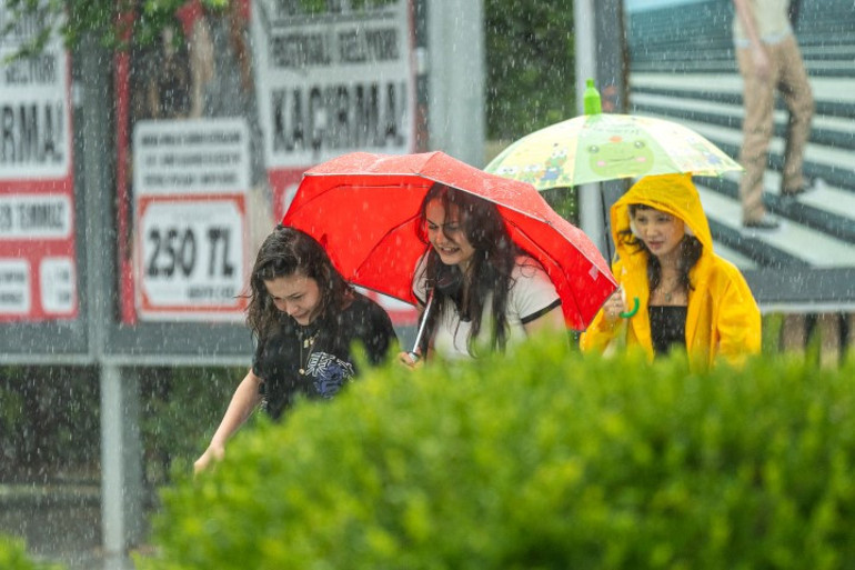 Meteorolojiden il il hava durumu raporu Prof. Dr. Orhan Şenden İstanbul için gök gürültülü yağış uyarısı