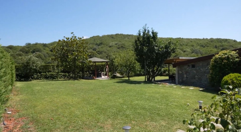 Şehirden uzak kır evi... İşte ünlü sanatçının huzur adresi