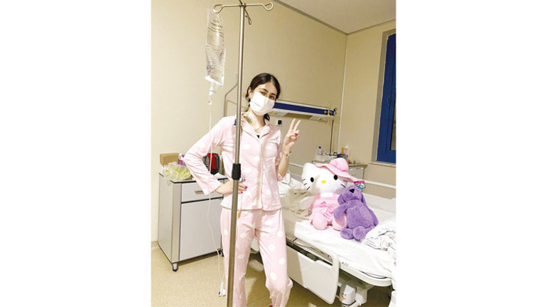 Beyaz önlüklü savaşçı