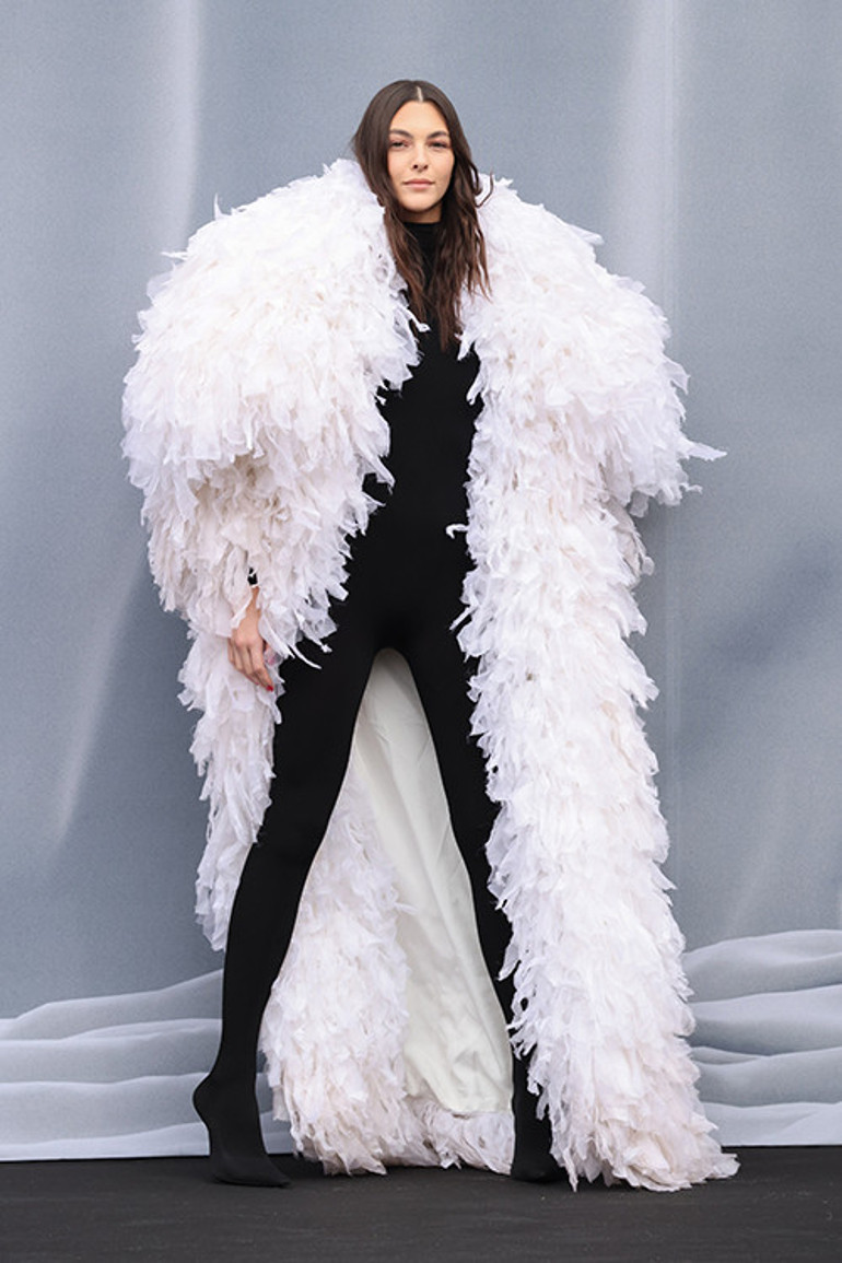 Genç sevgilisiyle tatile çıkmıştı: Deniz anası ünlü çapkının başını yaktı