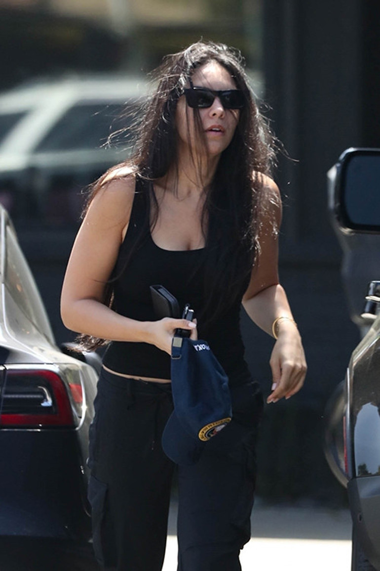 Bu yaştan sonra nasıl baba olayım diyordu...  Efsane oyuncunun oğlu kendi gençliğinin kopyası gibi