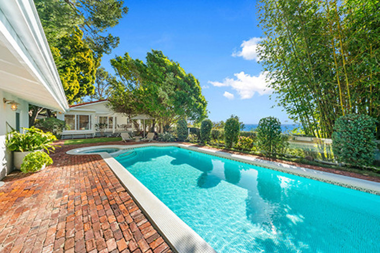 Biz burada çok mutlu olduk... Sıra sizde Eski evleri satıp parasıyla yenisini aldılar