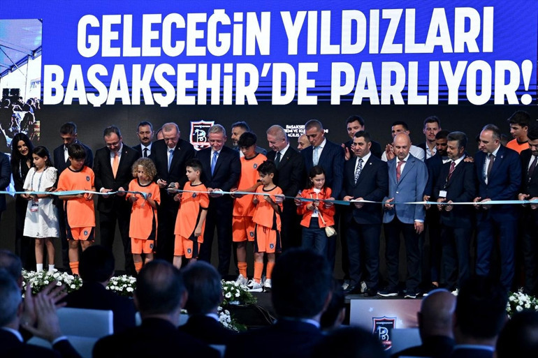 Cumhurbaşkanı Erdoğan: Futbola kavga ve ideoloji girmemeli Hiçbir şey ülkemizin huzurundan önemli değil
