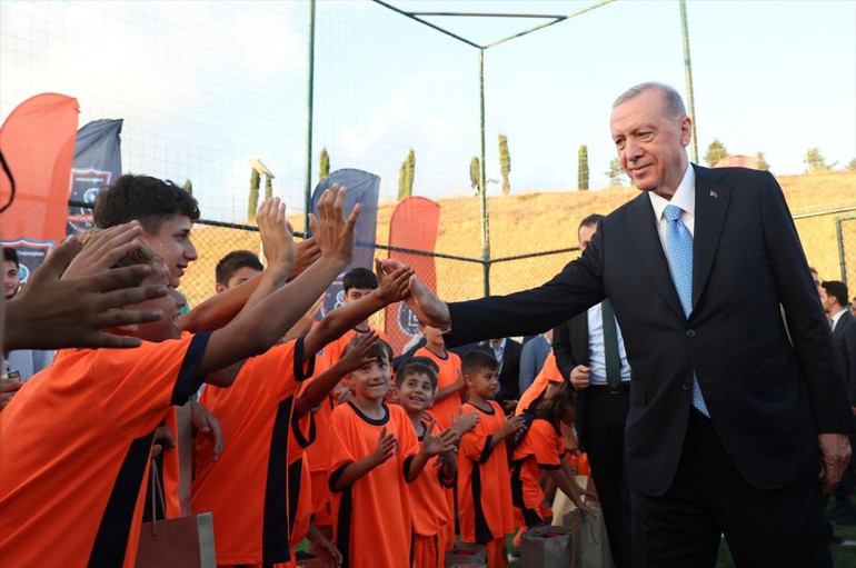 Cumhurbaşkanı Erdoğan: Futbola kavga ve ideoloji girmemeli Hiçbir şey ülkemizin huzurundan önemli değil