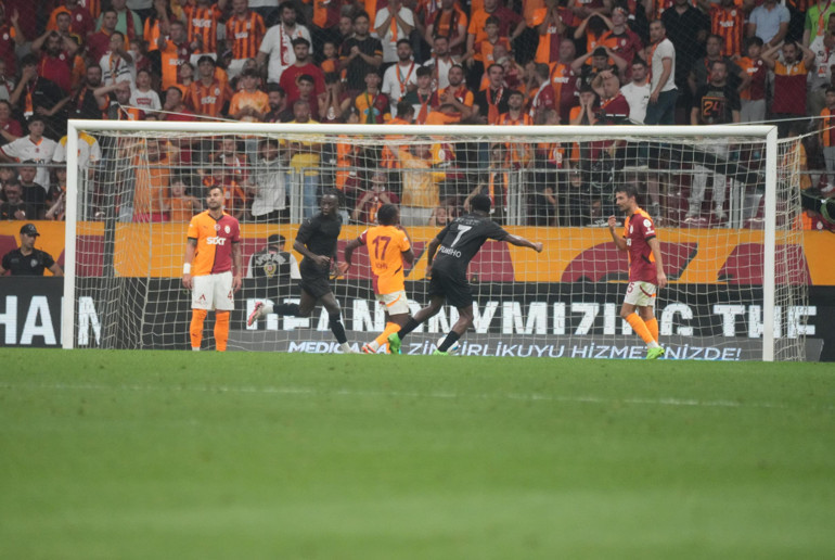 Michy Batshuayi, Fenerbahçede bıraktığı yerden Galatasarayda devam ediyor Yine oyuna girip golünü attı