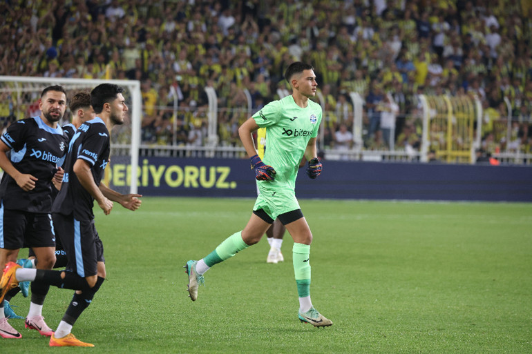 Fenerbahçeye karşı Adana Demir kalesinde 15 yaşındaki Deniz Eren Dönmezer görev aldı