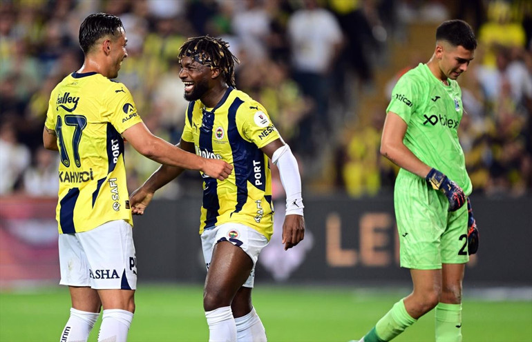Fenerbahçede Saint-Maximin hızlı başladı Edin Dzekodan müthiş istatistik
