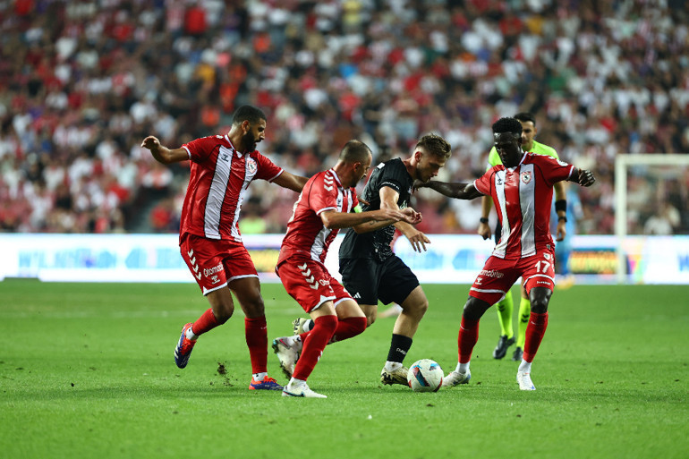 Beşiktaşın yeni transferleri coştu Semih Kılıçsoy, Rafa Silvayı mest etti