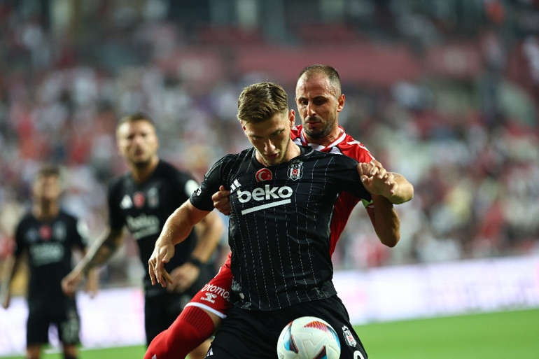 Beşiktaşın yeni transferleri coştu Semih Kılıçsoy, Rafa Silvayı mest etti