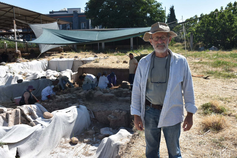 İzmirde Yassıtepe Höyüğündeki kazılarda 5 bin yıllık depo bulundu