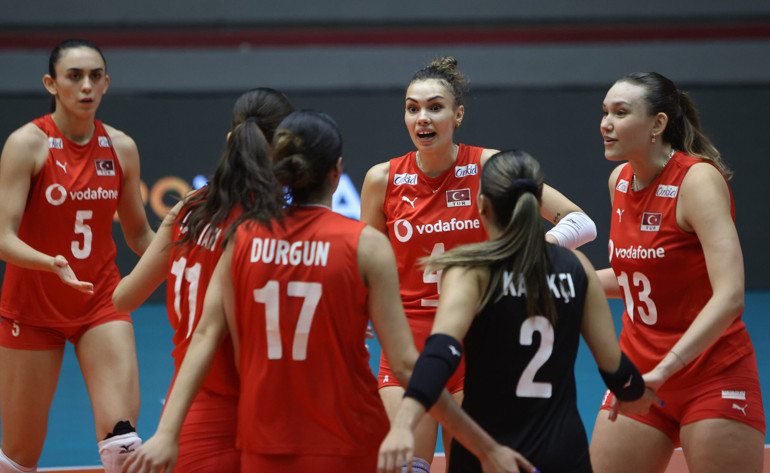 U20 Kadın Voleybol Milli Takımı, yarı finalde