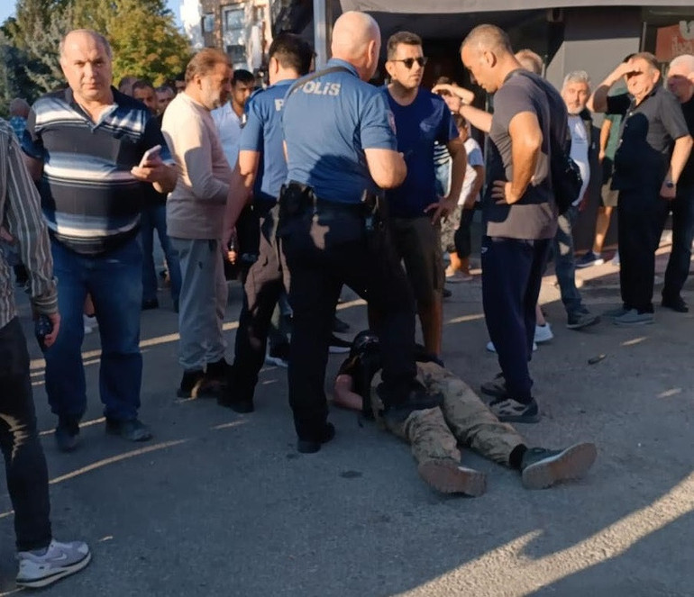 Eskişehirde dehşet anları Bilgisayar oyunundan etkilendi; maske ve çelik yelekle çıktığı sokakta 5 kişiyi bıçakla yaraladı