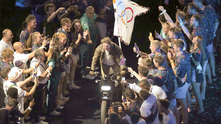 Paris 2024 Tom Cruise’un şovuyla sona erdi: Film gibi kapanış