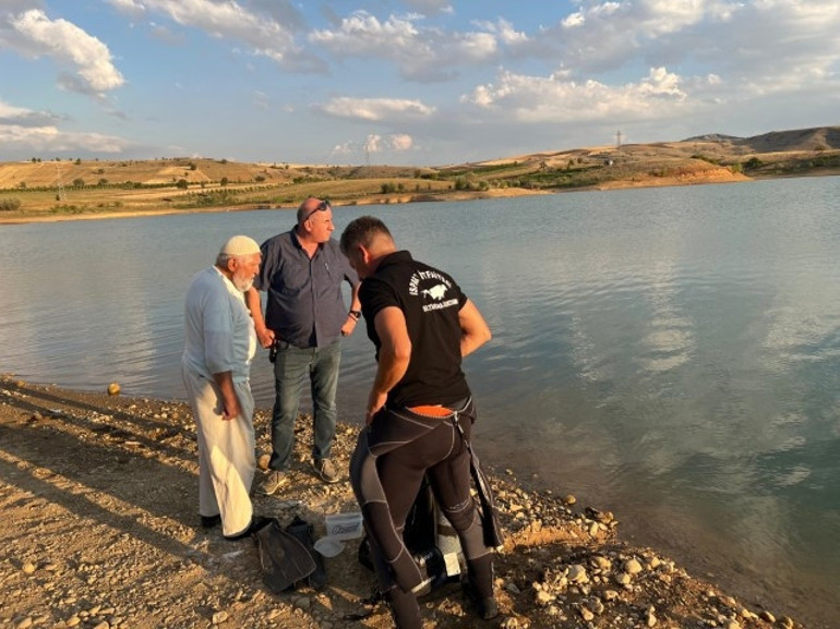 Bozulan aracını çalıştırmak için uyguladığı yöntemle hayatının şokunu yaşadı Barajın derinliklerinden çıkarıldı... Kendimi dışarı atarak kurtuldum