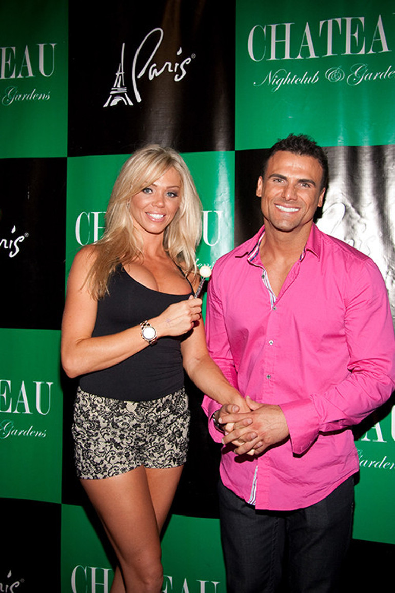 Bir zamanlar bir giydiğini bir daha giymezdi: Şimdi çöplükte kıyafet arıyor