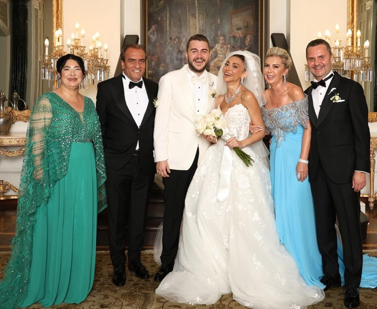 Genç çiftin düğününde Ajda Pekkan sahneye çıktı