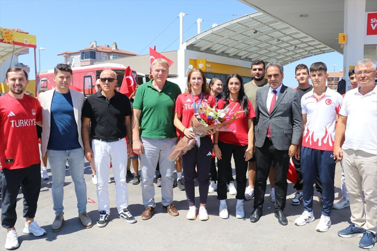 Buse Tosun Çavuşoğluna Yalovada coşkulu karşılama