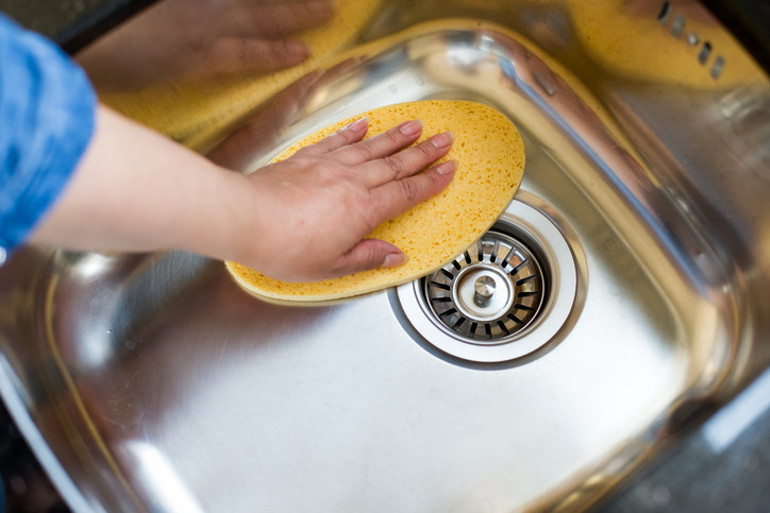 Mutfak ve banyo giderlerindeki gizli tehlike: Soluduğumuz havayı bile bozuyor | Biriken küf mantarları ve dirençli bakteriler bakın nelere neden oluyor