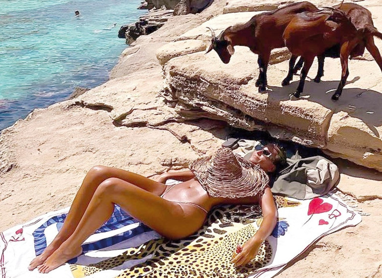 Bikinili görüntüye havlulu önlem