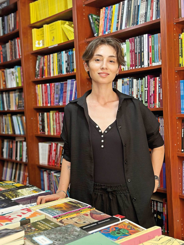 Kitabevlerinde çalışanlara en sık duydukları soruyu bir de biz sorduk: ‘Bana hangi kitabı önerirsiniz’