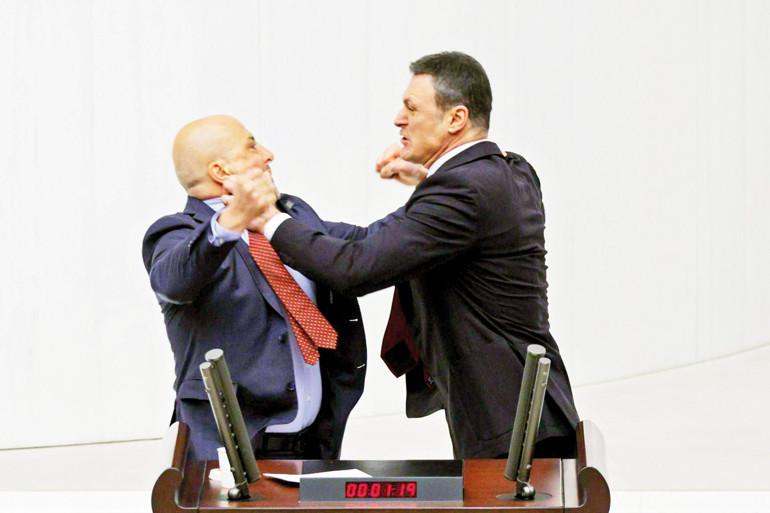 Ah Parlamentomuz ah
