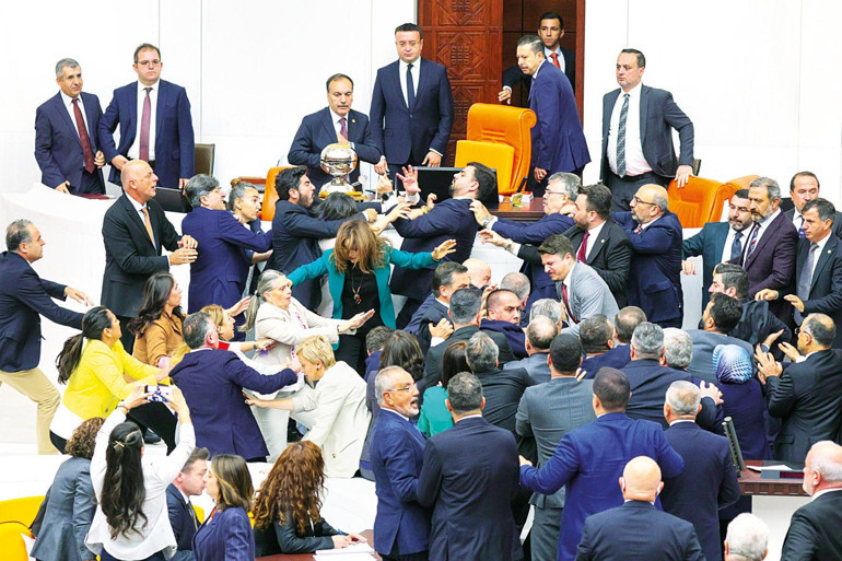 Ah Parlamentomuz ah