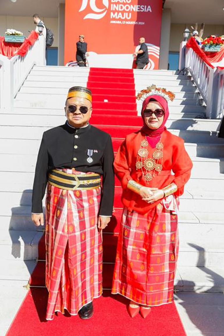 Renkli bağımsızlık kutlaması