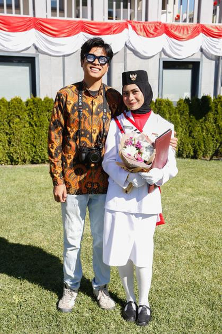 Renkli bağımsızlık kutlaması