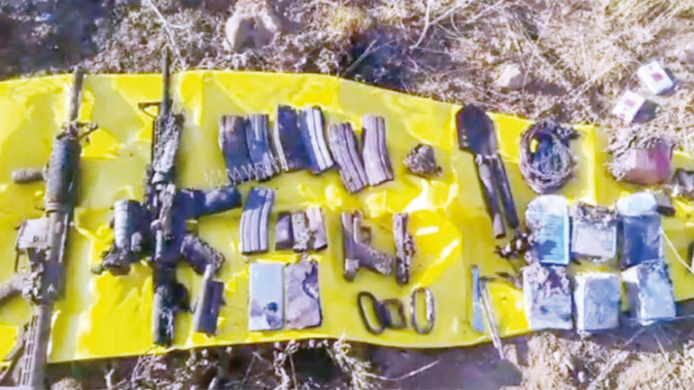 Paramotorlu teröristler Akıncı’ya takıldı