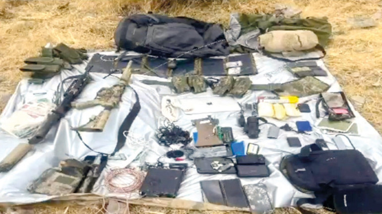 Paramotorlu teröristler Akıncı’ya takıldı