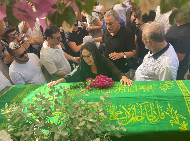 Safiye Soyman isyan etti: Anneliğimi kimse tartışmasın