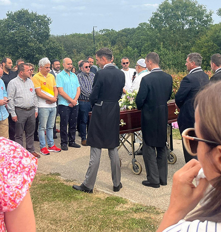 Küçük Ada, son yolculuğuna uğurlandı