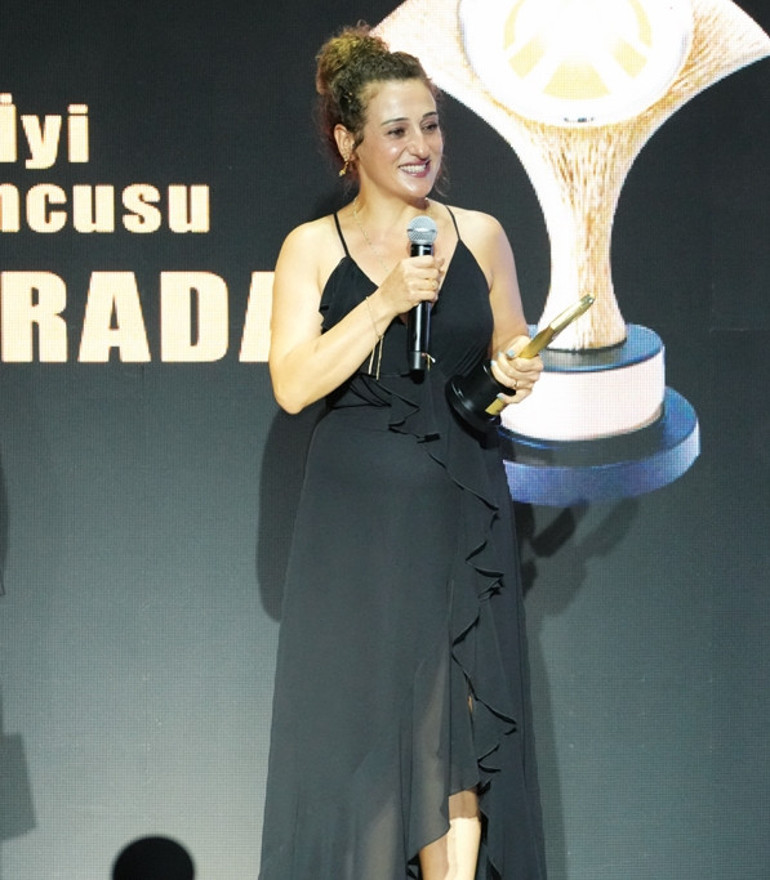 Ödüller zirvedeki isimlere