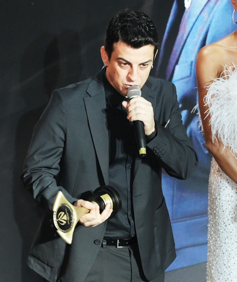 Ödüller zirvedeki isimlere