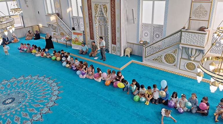 Brühl’li minikler okullara camiden dualarla uğurlandı