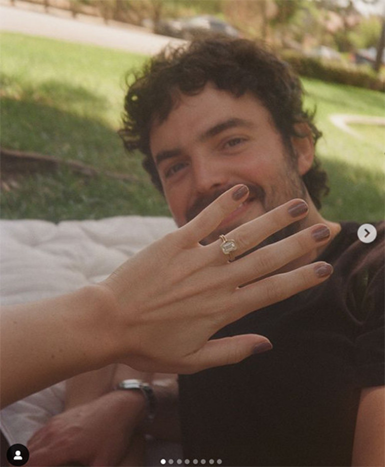 Ünlü oyuncunun kızı çocukluk aşkıyla nişanlandı: Sonu annesine benzemesin