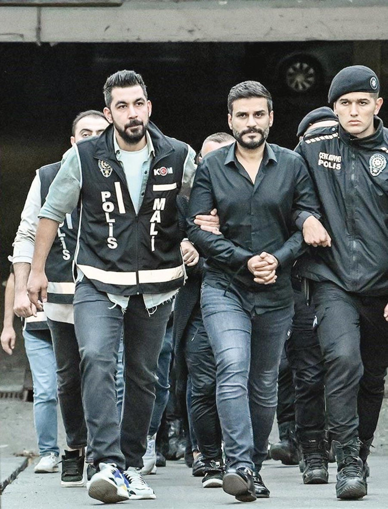 Fularlı spekülatör: Erol Mütercimler