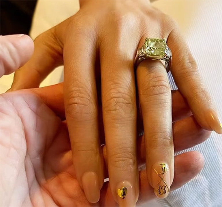 Sahne ve sinemadan kazandığı bir yana... Eski kocalarının verdiği yüzüklerle servet yaptı: Boşana boşana bugünlere geldi