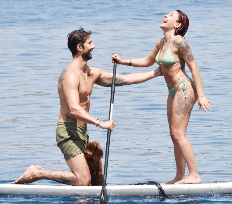 Melek Mossonun tekne sefası