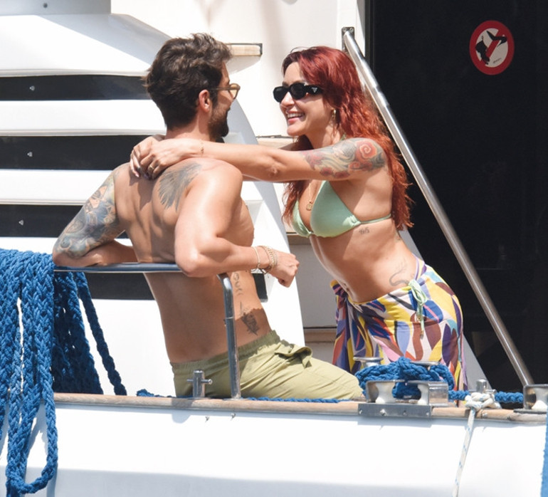 Melek Mossonun tekne sefası