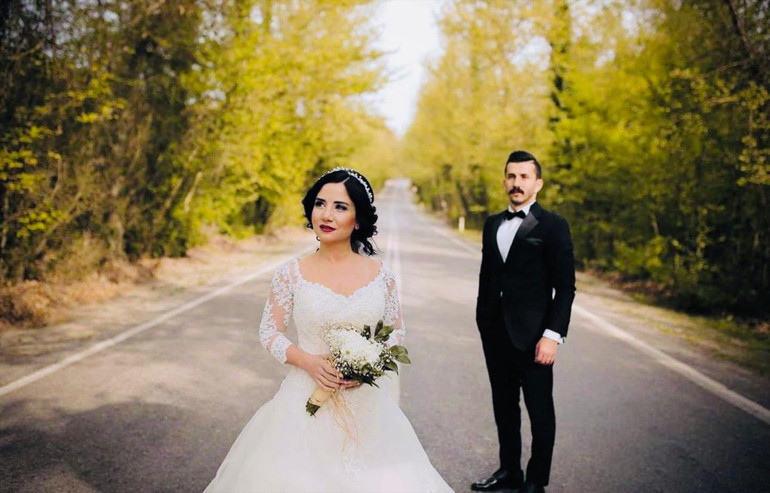 Bartında ağaç tüneli görenleri hayran bırakıyor